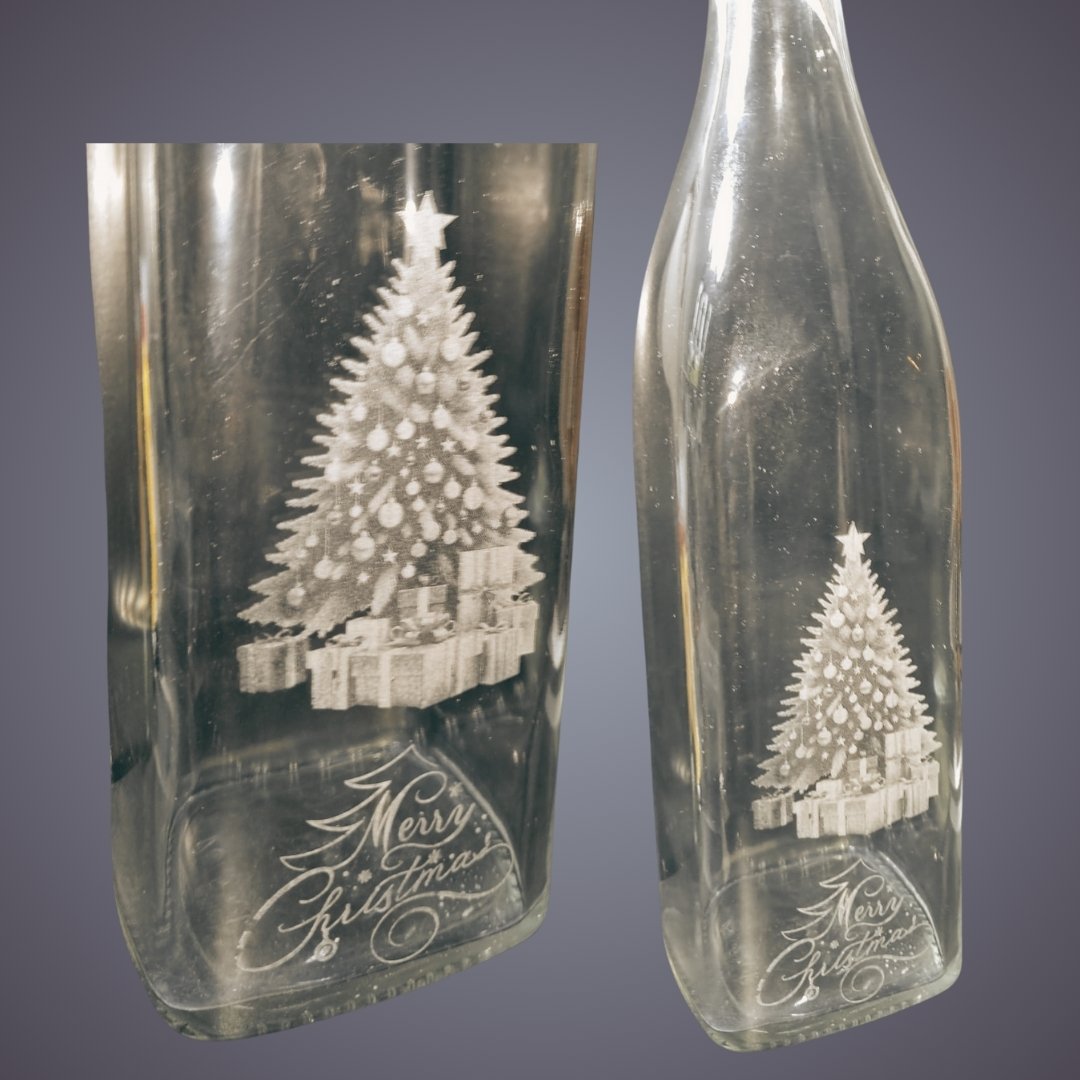 2 Engraved Bottles with Christmas tree image